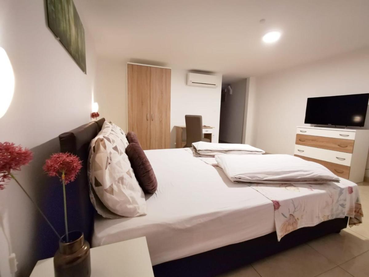 Pansion Makina Hotel Vodice Exterior photo